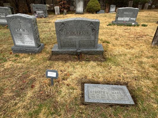 Edged 18” Bed for an upright stone